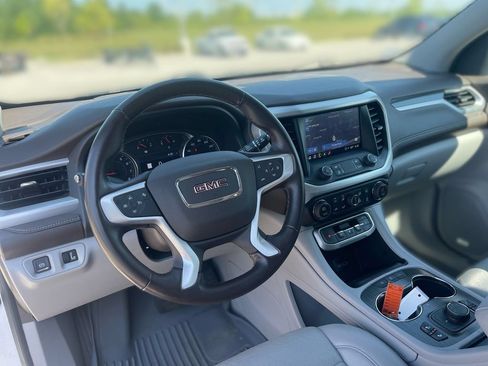 Used 2023 GMC Acadia SLT AWD/4WD image 11