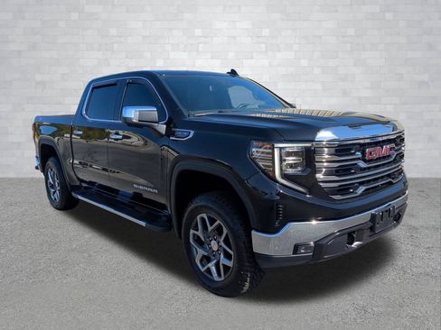 Used 2022 GMC Sierra 1500 SLT w/ SLT Convenience Package AWD/4WD image 2