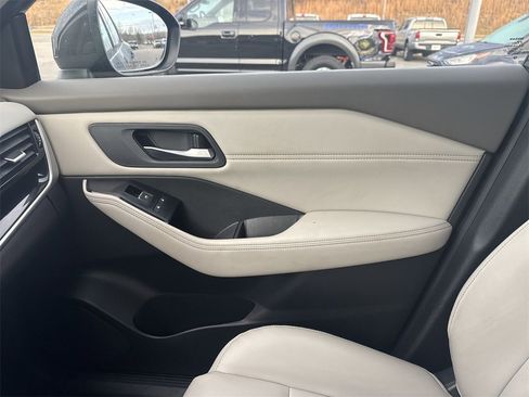 Used 2023 Nissan Rogue SL w/ SL Premium Package image 25