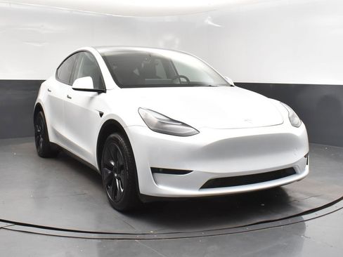 Used 2025 Tesla Model Y Long Range image 9