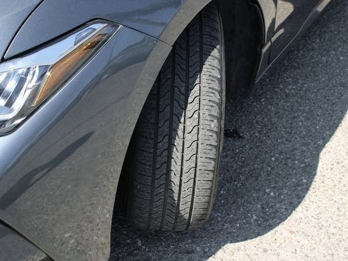 Used 2019 Toyota Avalon XLE image 40