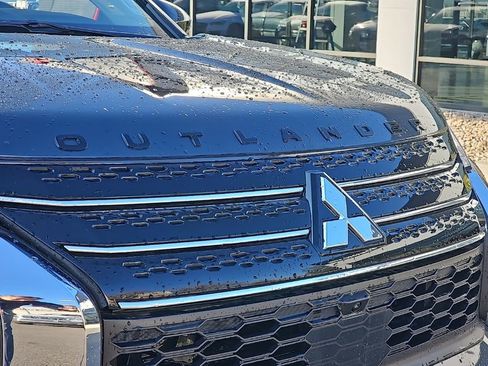 New 2025 Mitsubishi Outlander SE image 31