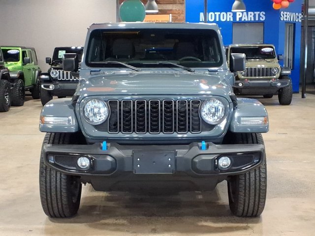 Used 2024 Jeep Wrangler Unlimited w/ Convenience Group AWD/4WD image 3