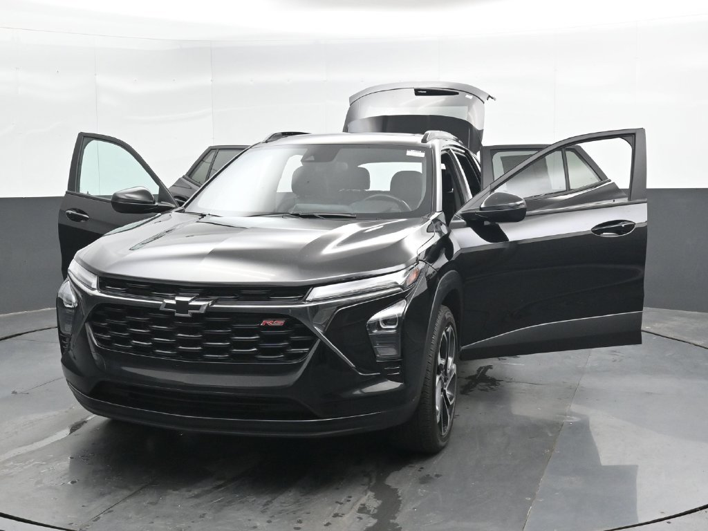Used 2025 Chevrolet Trax RS w/ Sunroof Package FWD image 47