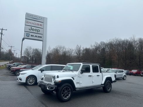 Used 2020 Jeep Gladiator Overland image 1