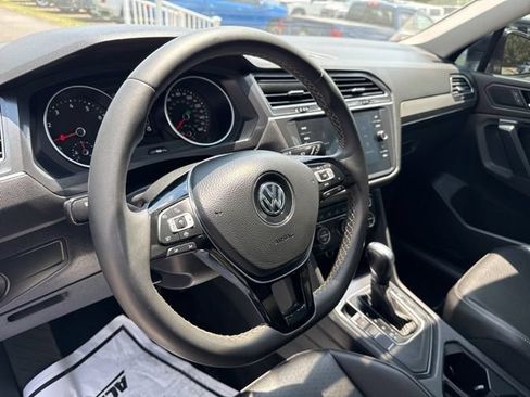 Used 2021 Volkswagen Tiguan SE w/ Panoramic Sunroof Package FWD image 31