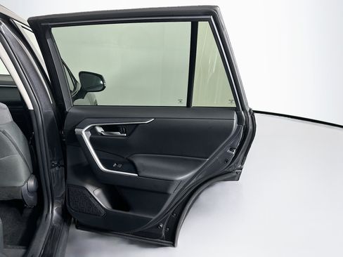 Used 2025 Toyota RAV4 XLE FWD image 30