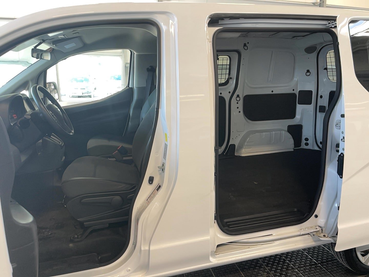 Used 2021 Nissan NV200 SV w/ Sliding Door Glass Package FWD image 12