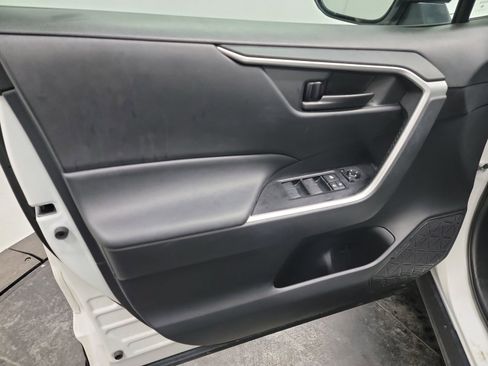 Used 2021 Toyota RAV4 LE image 13