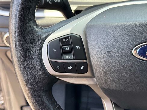 Used 2022 Ford Explorer XLT w/ Equipment Group 202A AWD/4WD image 31