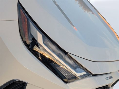 Used 2025 Toyota RAV4 XLE image 9