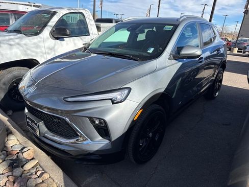 Used 2025 Buick Encore GX Sport Touring image 2