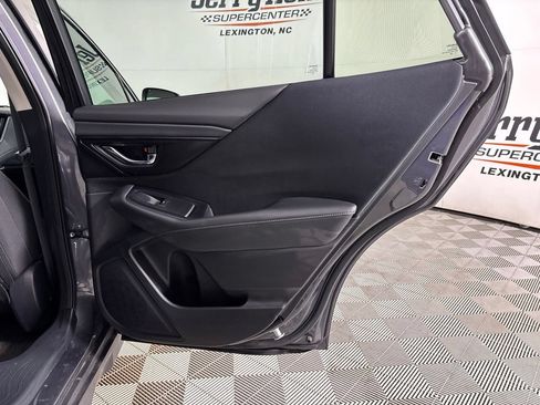 Used 2025 Subaru Outback Premium AWD/4WD image 27