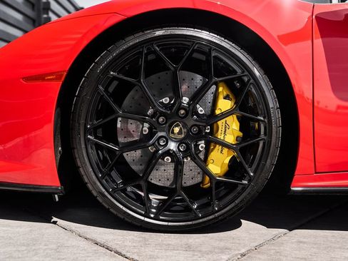 Used 2023 Lamborghini Huracan EVO RWD image 3