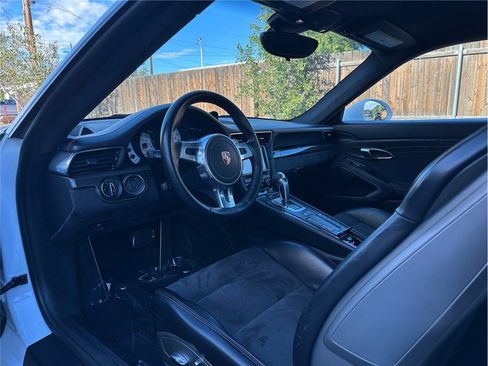 Used 2014 Porsche 911 GT3 w/ Carbon Interior Package RWD image 40