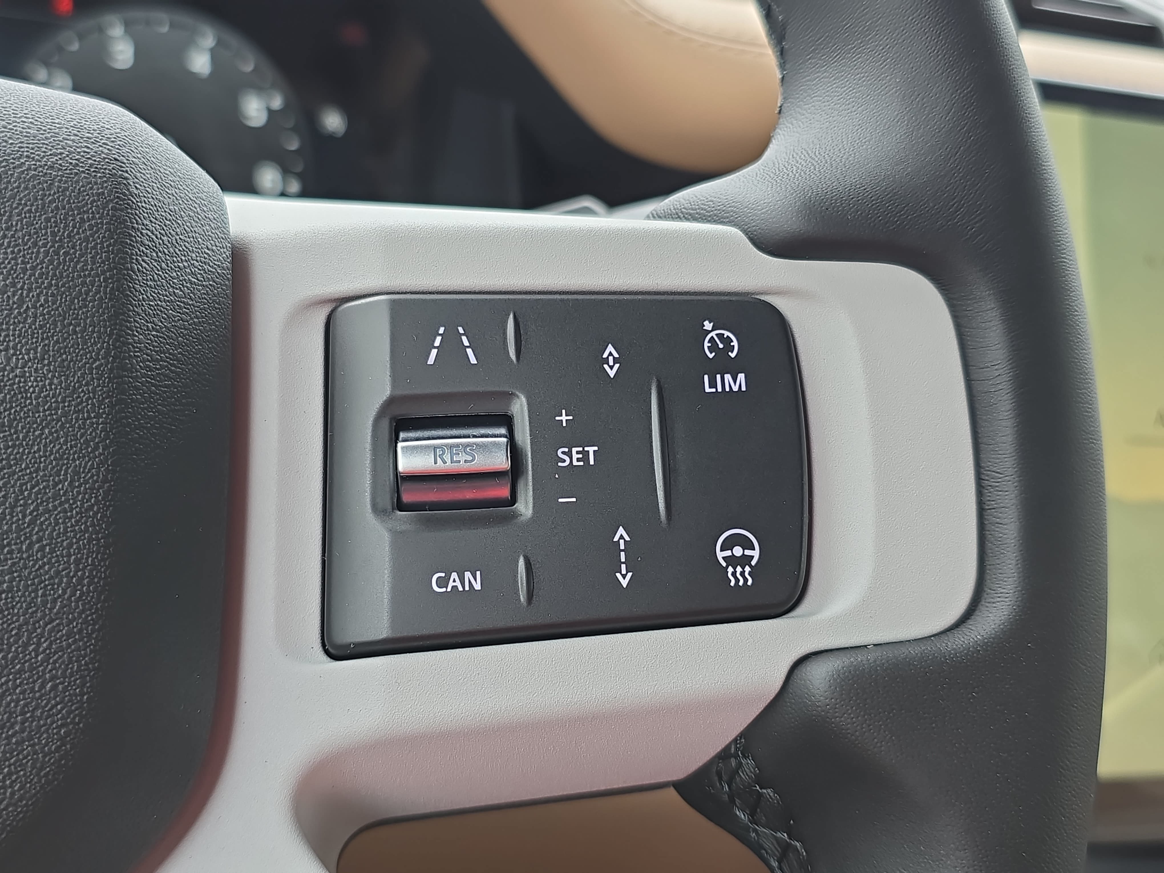 New 2026 Land Rover Defender 110 X-Dynamic SE AWD/4WD image 17