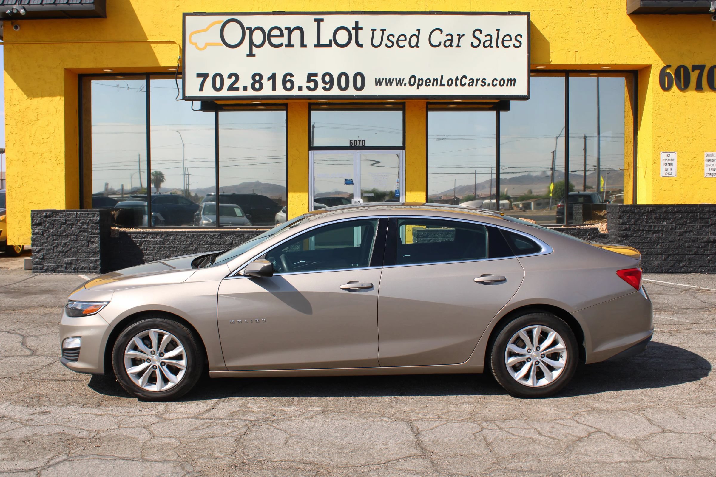 Used 2023 Chevrolet Malibu LT FWD image 2