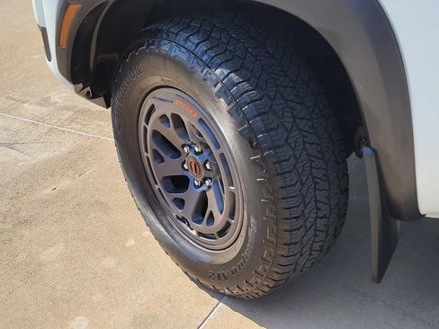 Used 2025 Nissan Frontier PRO-4X AWD/4WD image 10