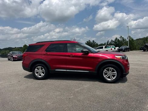 Used 2020 Ford Explorer XLT w/ Equipment Group 202A AWD/4WD image 3
