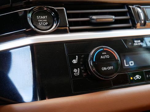 Certified 2025 Nissan Pathfinder Platinum AWD/4WD image 32