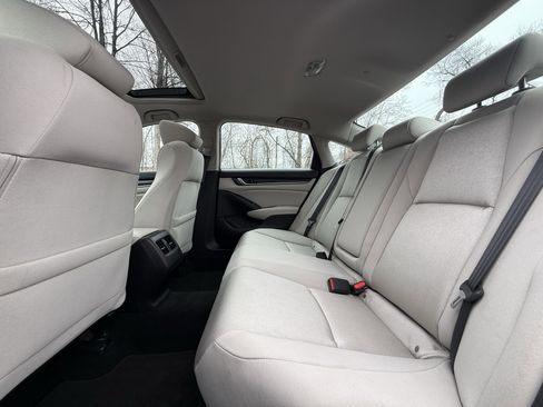 Used 2018 Honda Accord EX image 32