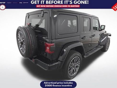 Used 2022 Jeep Wrangler Unlimited Sahara image 5