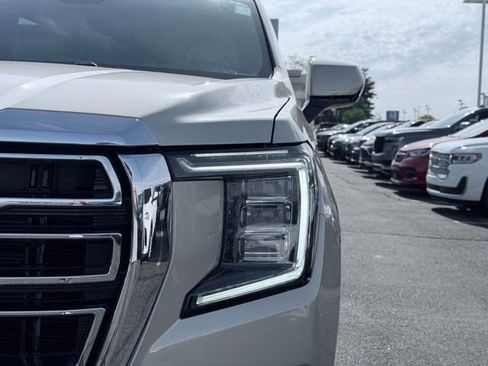 Used 2023 GMC Yukon SLT AWD/4WD image 3