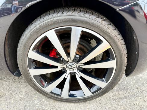 Used 2014 Volkswagen Beetle R-Line image 11