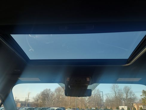 Used 2025 Toyota Sienna Limited image 20