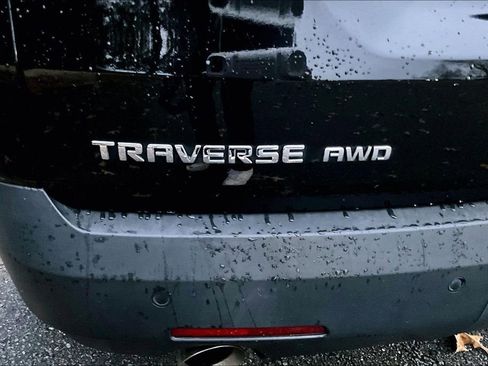 Used 2021 Chevrolet Traverse LT image 22