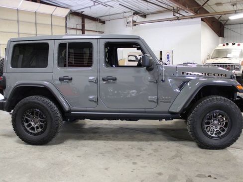 Used 2022 Jeep Wrangler Unlimited Rubicon w/ Xtreme Recon 35" Tire Package AWD/4WD image 7