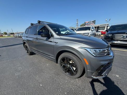 Used 2023 Volkswagen Tiguan SE R-Line FWD image 1