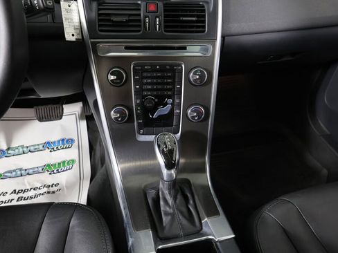 Used 2015 Volvo XC60 T6 Platinum image 40