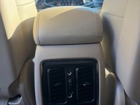Used 2019 Jeep Grand Cherokee Limited AWD/4WD image 11