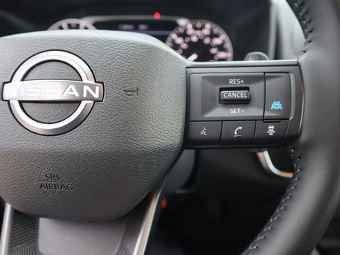 Certified 2025 Nissan Rogue SV image 23