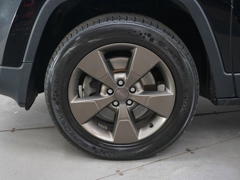 Used 2017 Jeep Cherokee 75th Anniversary AWD/4WD image 26