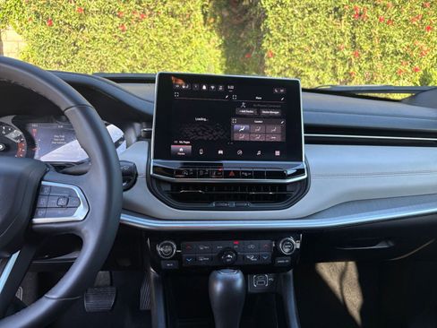 Used 2025 Jeep Compass Limited image 17