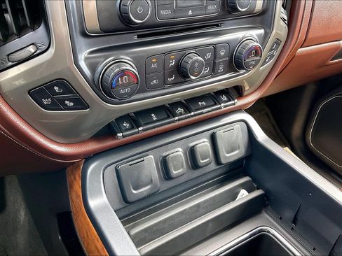Used 2015 Chevrolet Silverado 1500 High Country w/ High Country Premium Package AWD/4WD image 25