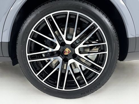 New 2026 Porsche Cayenne Coupe AWD/4WD image 33