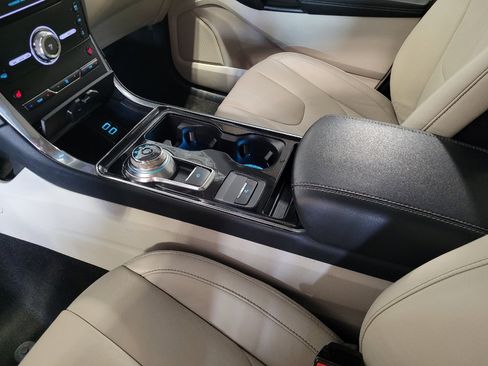 Used 2019 Ford Edge Titanium FWD image 26