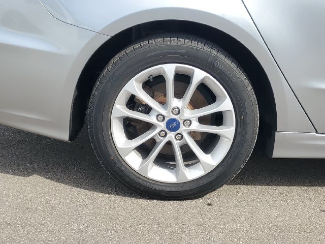 Used 2020 Ford Fusion SE FWD image 5