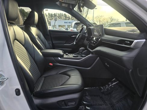 Used 2023 Toyota Highlander XSE image 9