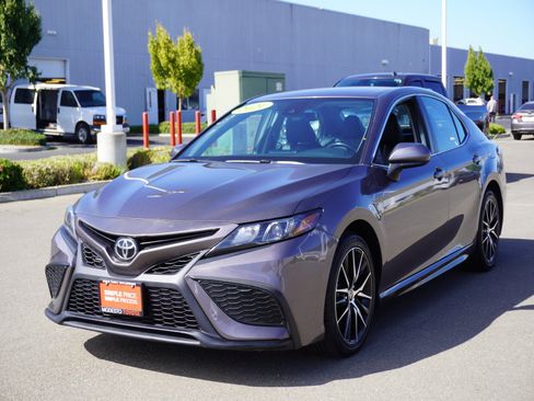 Used 2021 Toyota Camry SE FWD image 7