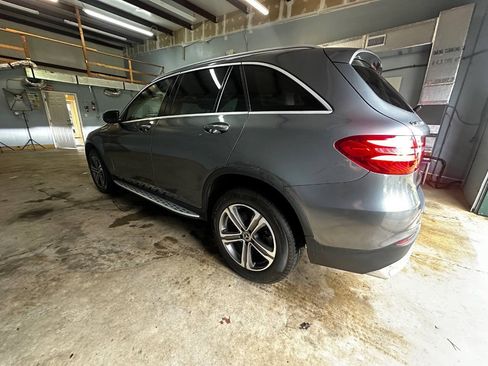 Used 2019 Mercedes-Benz GLC 300 4MATIC image 4