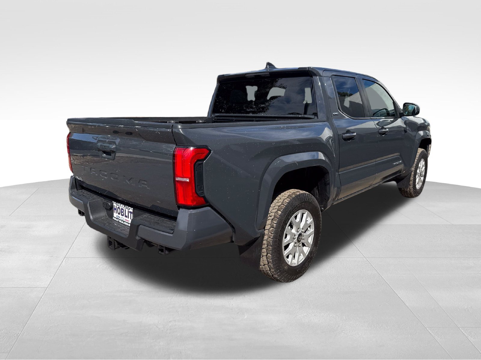Used 2024 Toyota Tacoma SR5 AWD/4WD image 5