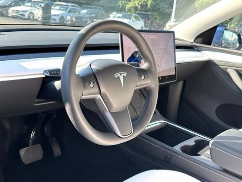 Used 2024 Tesla Model Y Long Range AWD/4WD image 2