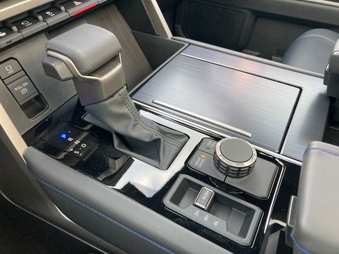 New 2026 Toyota Sequoia Platinum AWD/4WD image 28