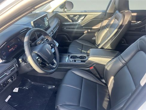 New 2026 Lincoln Corsair Premiere image 8