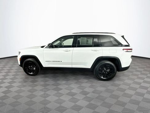 Used 2024 Jeep Grand Cherokee Altitude AWD/4WD image 6