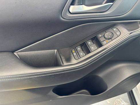 Used 2025 Nissan Rogue SV image 18